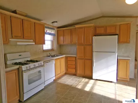 Kitchen - 2408 Arapahoe Trl, Beatrice, NE 68310 photo 2 of 9