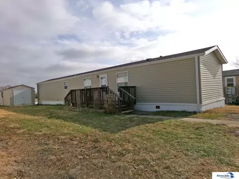 2408 Arapahoe Trl, Beatrice, NE 68310