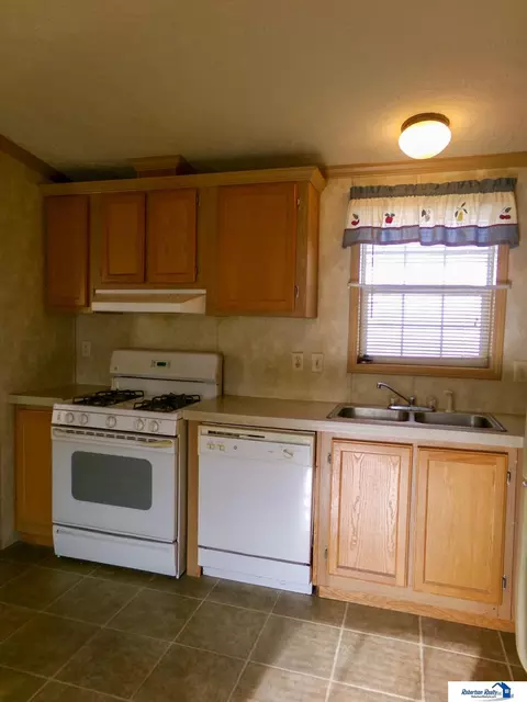 Kitchen - 2408 Arapahoe Trl, Beatrice, NE 68310 photo 8 of 9