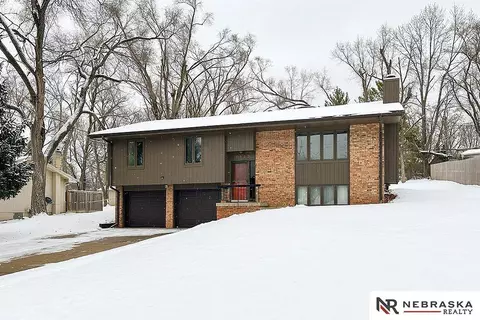 7912 Arlington Dr, Omaha, NE 68134