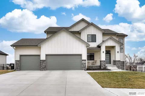20802 Hartman Ave, Elkhorn, NE 68022