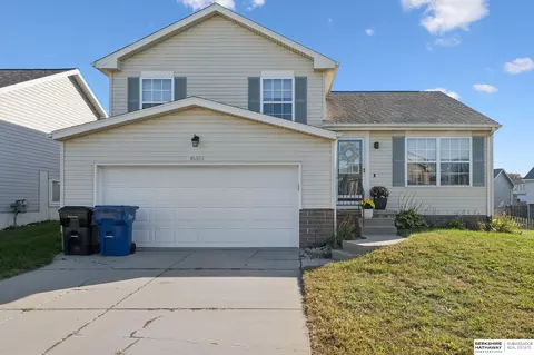 16525 Grant St, Omaha, NE 68116