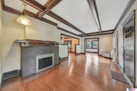 2542 B St, Lincoln, NE 68502