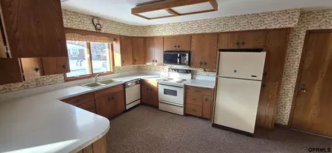 134 N Linden St, Dodge, NE 68633