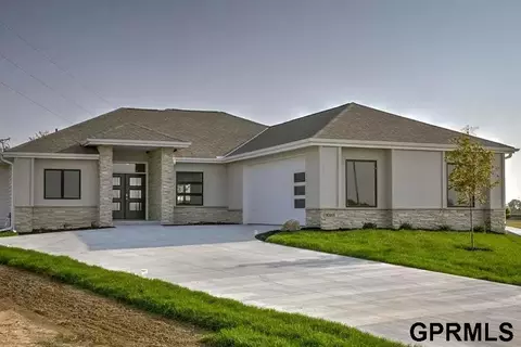 12511 Schirra Cir, Papillion, NE 68046