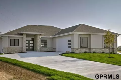 12511 Schirra Cir, Papillion, NE 68046