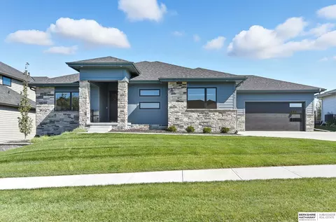 3913 S 212th St, Elkhorn, NE 68022