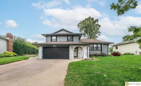 5712 S 107 St, Omaha, NE 68127