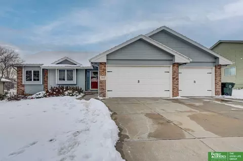 10012 S 202nd St, Gretna, NE 68028
