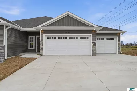 8501 Lost Arrow Ct, Lincoln, NE 68507