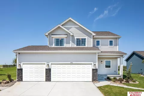 11206 Reynolds St, Omaha, NE 68142