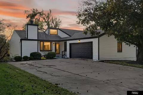 11411 Taylor St, Omaha, NE 68164