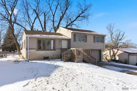 1217 Sunset Dr, Bellevue, NE 68005