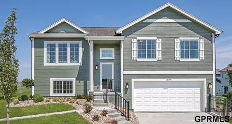 8212 N 175 Ave, Bennington, NE 68007