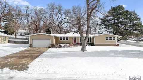939 S 89th St, Omaha, NE 68114
