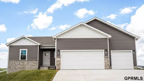 17043 Craig St, Bennington, NE 68007