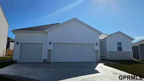 17049 Craig St, Bennington, NE 68007