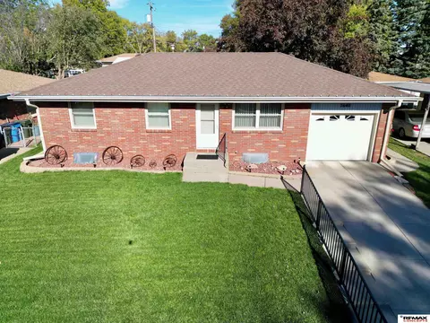 7640 Holdrege St, Lincoln, NE 68505