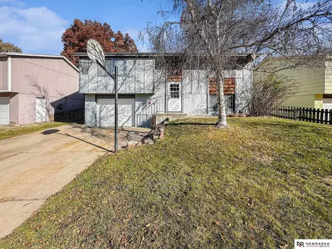 5044 Grassridge Rd, Lincoln, NE 68512
