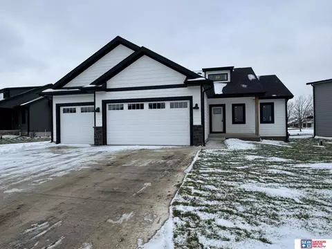 6674 Shadow Ridge Pl, Columbus, NE 68601