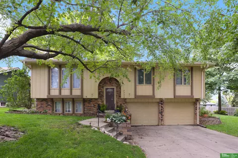 3306 Lynnwood Dr, Bellevue, NE 68123