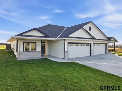 212 St Andrews Loop, Malvern, IA 51551