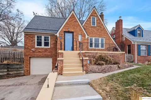1705 N 49th St, Omaha, NE 68104