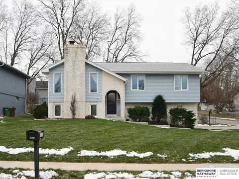 3203 Lynnwood Dr, Bellevue, NE 68123
