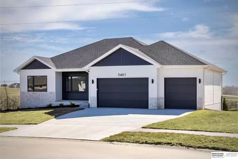 5401 N 205 St, Elkhorn, NE 68022