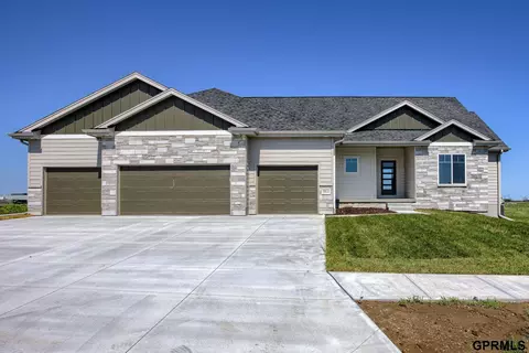 12107 S 207 St, Gretna, NE 68028