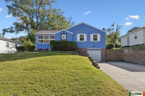 4013 Newport Ave, Omaha, NE 68116