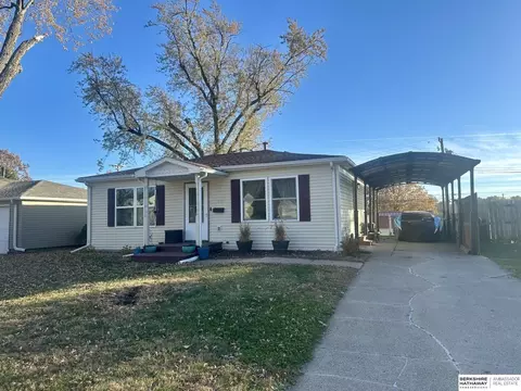 7107 Florence St, La Vista, NE 68128