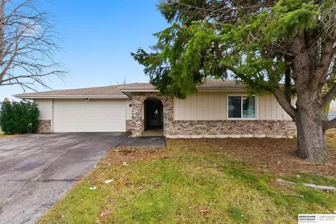 14213 Corby St, Omaha, NE 68164