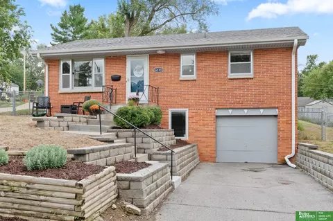 6133 Hamilton St, Omaha, NE 68132
