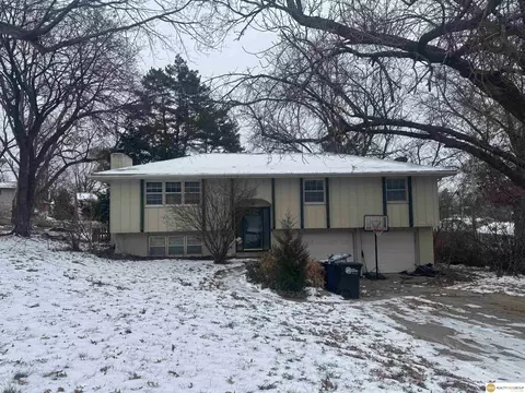 1915 S 124th St, Omaha, NE 68144