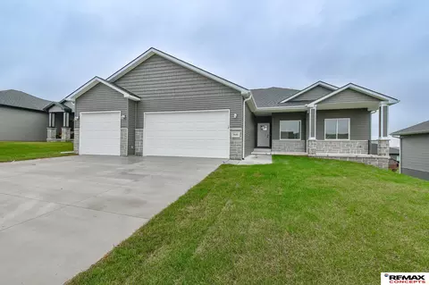 1125 Kantor Ln, Hickman, NE 68372