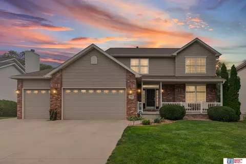 5921 Arrowwood Rd, Lincoln, NE 68526