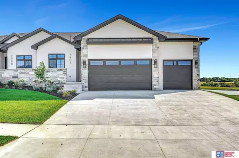 7956 S 43rd St, Lincoln, NE 68516