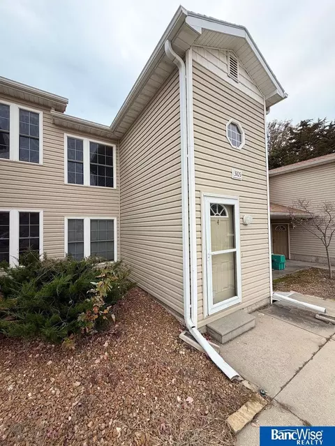 3105 N 70th St #4, Lincoln, NE 68507