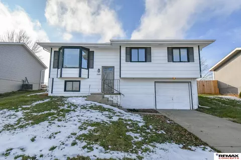 2645 NW 55 St, Lincoln, NE 68524