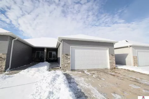 1655 NW 51st St, Lincoln, NE 68528