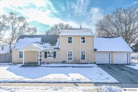 211 W Charles St, Valley, NE 68064