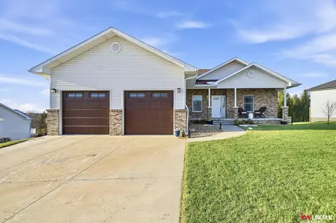 907 S 25th St, Beatrice, NE 68310