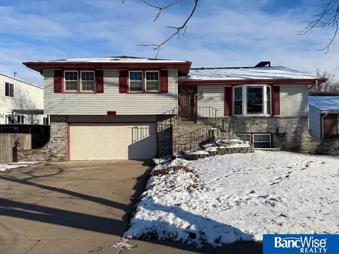 7363 Yosemite Dr, Lincoln, NE 68507