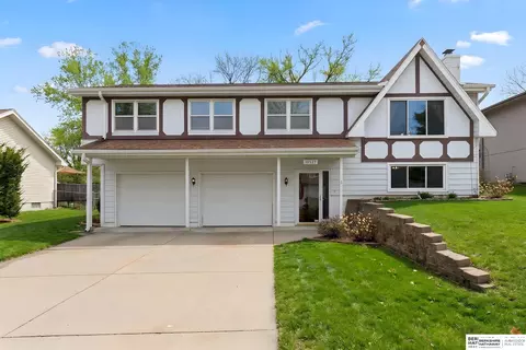 10527 M St, Omaha, NE 68127