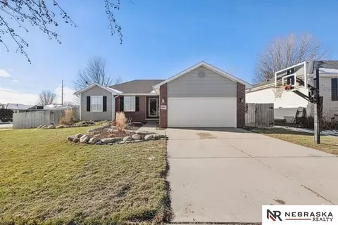 7433 S 18th St, Lincoln, NE 68512
