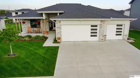 5507 N 208th St, Elkhorn, NE 68022