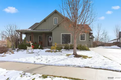 21977 Brookside Ave, Elkhorn, NE 68022