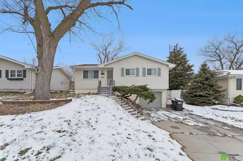 4864 S 143 St, Omaha, NE 68137