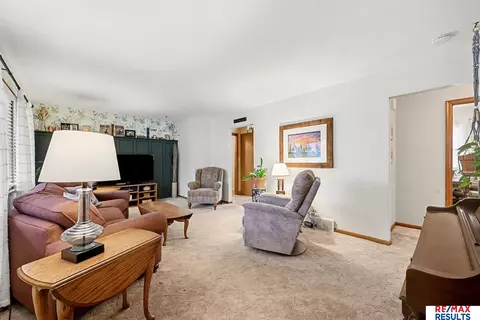 Living - 1409 Freeman Dr, Bellevue, NE 68005 photo 3 of 4